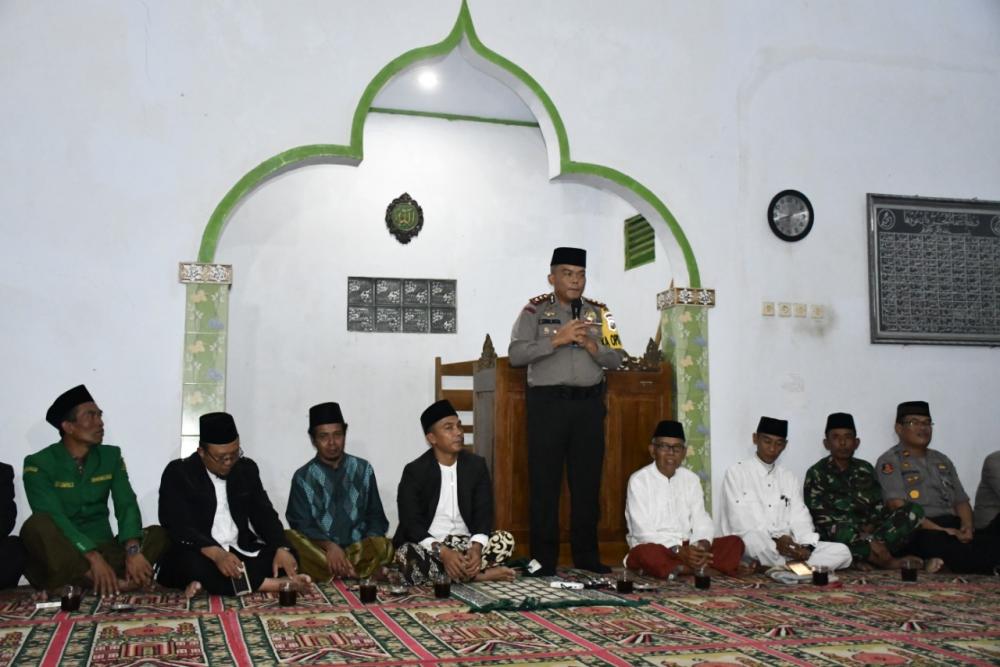 Kapolres Batang Berikan Kultum di Desa Mojotengah