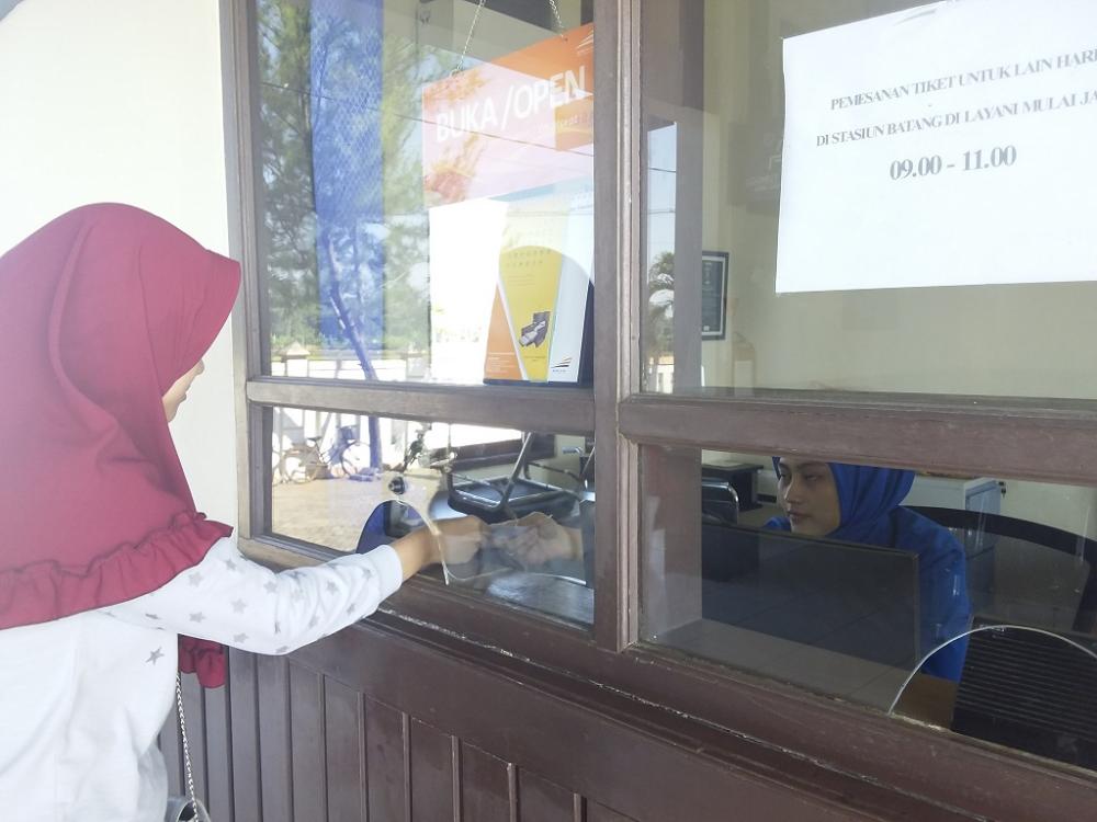 100 Penumpang Penuhi Stasiun Batang Per Hari