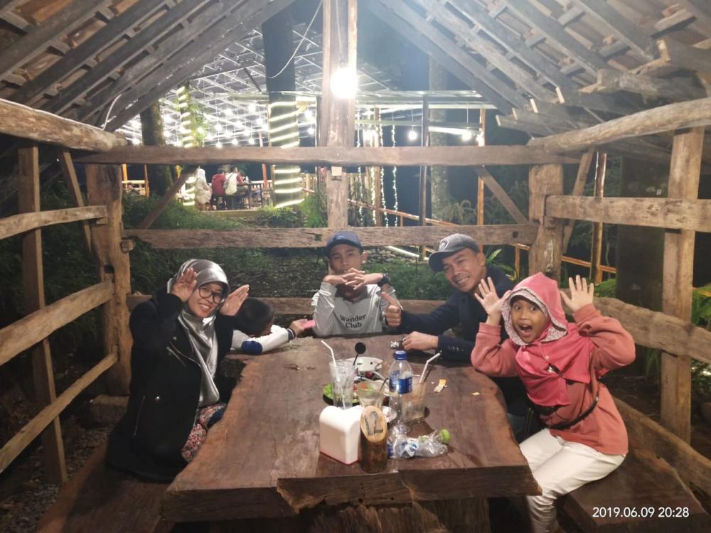 Forest Kopi, Tempat Nongkrong Syahdu dan Romantis di Batang 