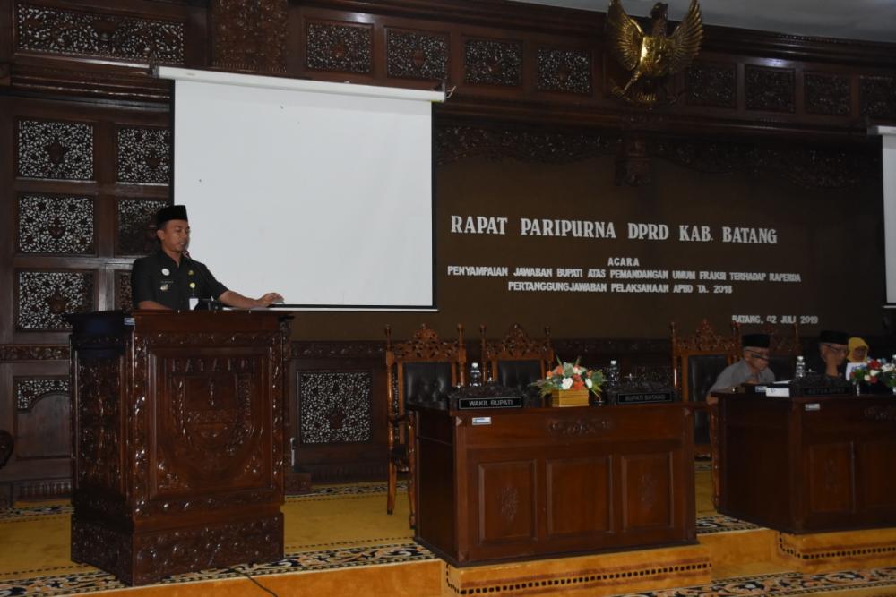 Bupati Batang Tanggapi Pertanyaan DPRD Tentang Rusaknya LPJU