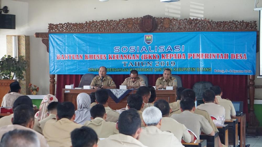 Dispermades Batang Sosialisasi Bantuan Khusus Keuangan Kepada Pemerintah Desa