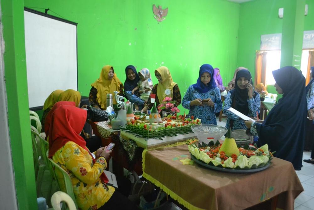 PKK Kecamatan Warungasem Gelar Lomba Menu Tumpeng Kemerdekaan