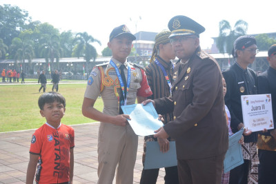 Kado Manis HUT Ke-60 Batang, Siswa SMK Sabet Juara 1 Karate FORDA Jateng