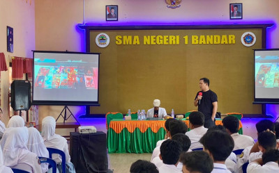 Ilustrator Komik Asal Batang, Berbagi Inspirasi di Sekolah