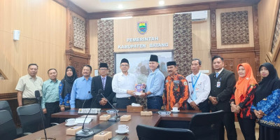 Perkuat Pendidikan Agama, Pemuda Pancasila Serahkan 16 Ribu Mushaf Al-Qur'an ke Pemkab Batang