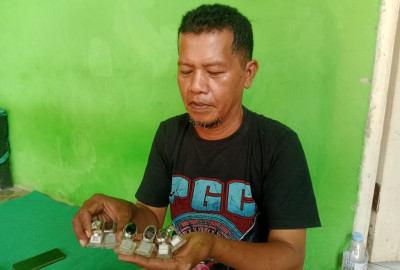 Setia di Tengah Redupnya Tren, Kisah Yosi, Penjaga "Nadi" Batu Akik di Batang