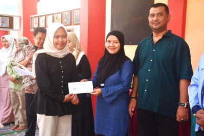 1 Muharram 1448 H, Kelurahan Proyonanggan Salurkan Bantuan Anak Berprestasi