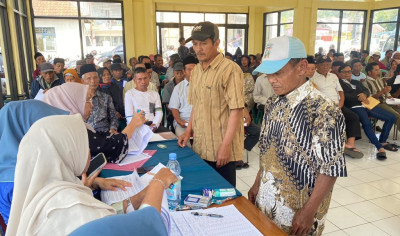 Pemkab Batang Salurkan BLT DBHCHT 2026, Bantu Ringankan Beban Masyarakat