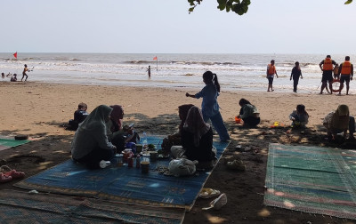 Libur Sekolah Kunjungan Pantai Ujungnegoro Batang Naik 10 Persen