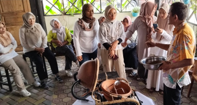 Inovator Asal Bogor Perkenalkan Teknologi Roasting Tembikar kepada KUPS Perempuan Batang