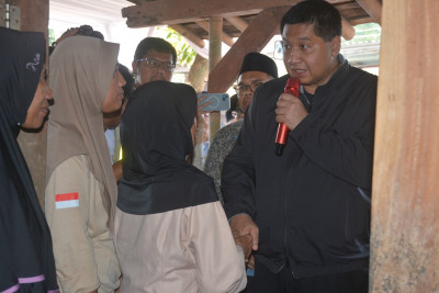 tinjau-bedah-rumah-menteri-maruarar-sirait-pastikan-renovasi-tepat-sasaran