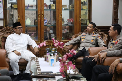 Hari Pertama Dinas, Kapolresta Sowan Bupati Batang