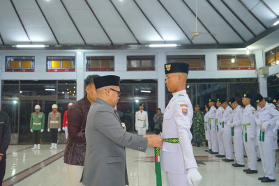 Resmi Dikukuhkan, 75 Paskibraka Batang Siap Kibarkan Sang Dwiwarna