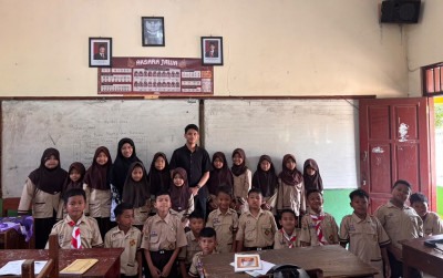 Berita Pemkab Batang Dukung SDGs, Mahasiswa KKN Undip Gelar Bimbel Bahasa Inggris di SDN 1 Kedungsegog