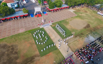 Berita Pemkab Batang Pertama Kali, Paskibraka Batang Bentuk Angka 81 Saat Pengibaran Bendera HUT RI