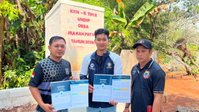 Mahasiswa KKN Undip Serahkan Booklet Hasil Uji Kualitas Mata Air Ke Desa Jrakahpayung