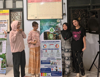 Tingkatkan Kesadaran Warga, Mahasiswa KKN Undip Olah Data Survei Sampah Menjadi Banner Edukasi