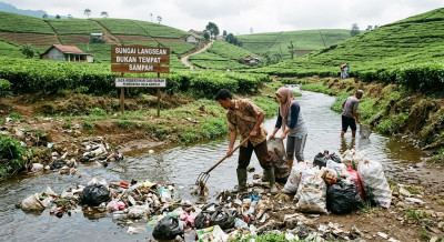 Berita Pemkab Batang Sungai Langsean 'Terkepung' Sampah, Bupati Batang Minta Desa Bergerak dari Rumah