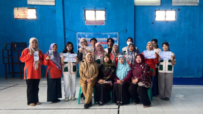 Penguatan Literasi Digital Layanan Publik Bagi Warga Desa Kebumen