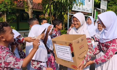 Rela Pecah Celengan TK, Aksi Haru Siswa SDN Kauman 7 Batang Galang Dana untuk NTT