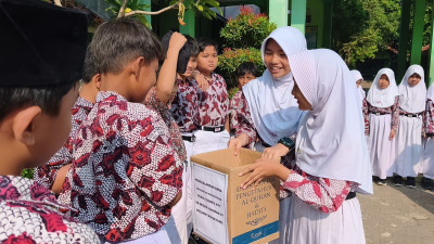 PMI Apresiasi Aksi Nyata SDN Kauman 7 Batang PT Yamani Asian Pacific Galang Donasi