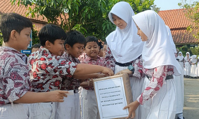 Terketuk Korban Gempa, Pelajar SD di Batang Donasikan Uang Saku