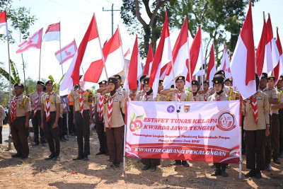 Pramuka Kwarcab Batang Estafetkan Tunas Kelapa ke Pekalongan