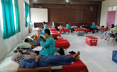Berita Pemkab Batang Rayakan Ulang Tahun, PMI Batang Bagikan 81 Paket Sembako bagi Pendonor