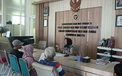 Sikapi Wacana Masa Tunggu Haji Dimajukan, Kankemenhaj Batang Minta Jemaah Bersabar