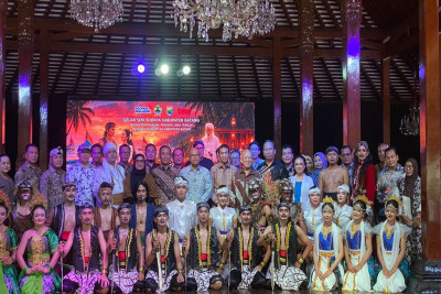 Pentas Ketoprak Beksan Silir Pesisir di TMII, Bupati Batang Ajak Warga Perantauan Lestarikan Budaya Daerah