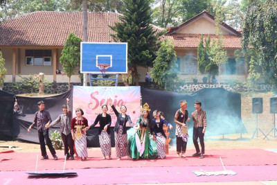 SENJA di SMA Negeri 1 Bandar Meriahkan Bulan Bahasa