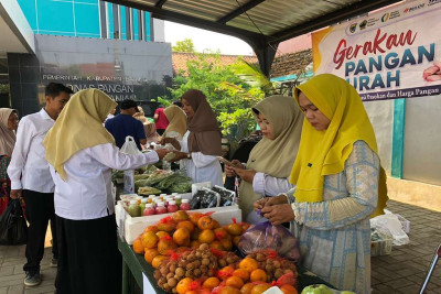 Warga Batang Serbu Pangan Bersubsidi: Minyak hingga Telur Ludes Sekejap
