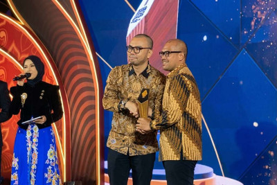 Berita Pemkab Batang Bupati Batang Raih Anugerah Figur Akselerator Kemajuan, Investasi Tembus Rp8,5 Triliun