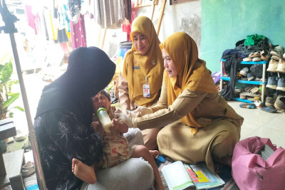 Berita Pemkab Batang Kejar Imunisasi, Dinkes Batang Jemput Bola ke Rumah Balita