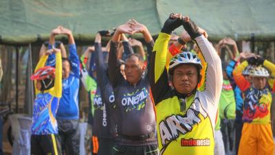 pemanasan-sebelum-goes-sepeda-santai