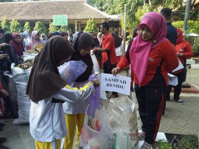 kurangi-pemakaian-plastik-di-lingkungan-sekolah