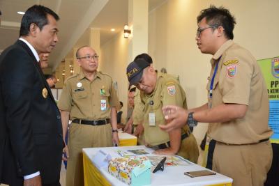 kunjungi-stand-ppid-desa