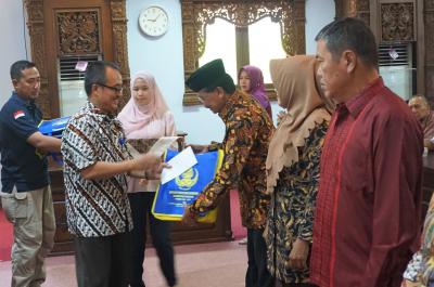 penyerahan-tali-asih-anggota-korpri