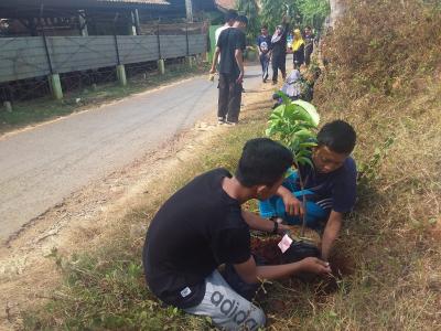 semangat-jadi-sekolah-adiwiyata-sman-2-batang-hijaukan-lingkungan