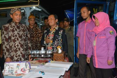 tinjau-stand-pelayanan-publik