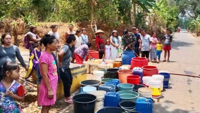 atasi-kekeringan-kodim-0736-batang-salurkan-bantuan-air-bersih