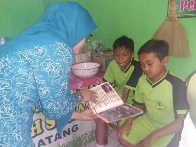 dekatkan-emosional-anak-dengan-dongeng