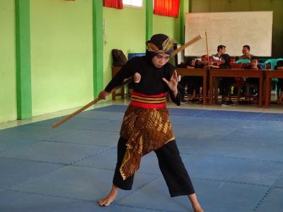 tampilkan-jurus-tongkat