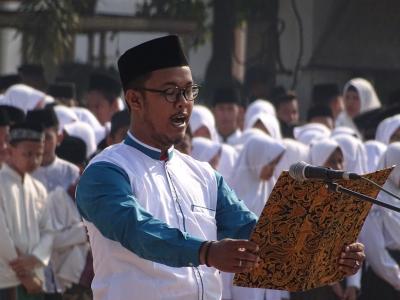 bacakan-ikrar-santri