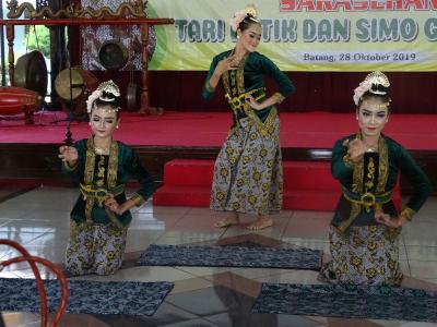 tari-batik-gringsing