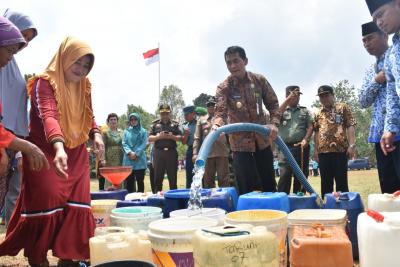 beri-bantuan-air-bersih