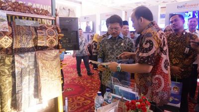 berkunjung-ke-stand-pemkab-batang