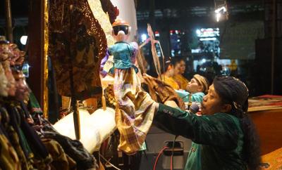kolaborasi-wayang-kulit-dan-golek