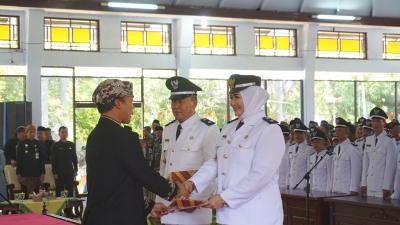 beri-sk-jabatan-kepala-desa