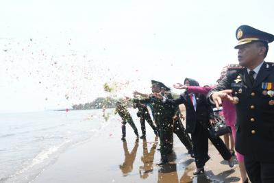 Upacara di Tiga Tempat Untuk Peringati Hari Pahlawan 